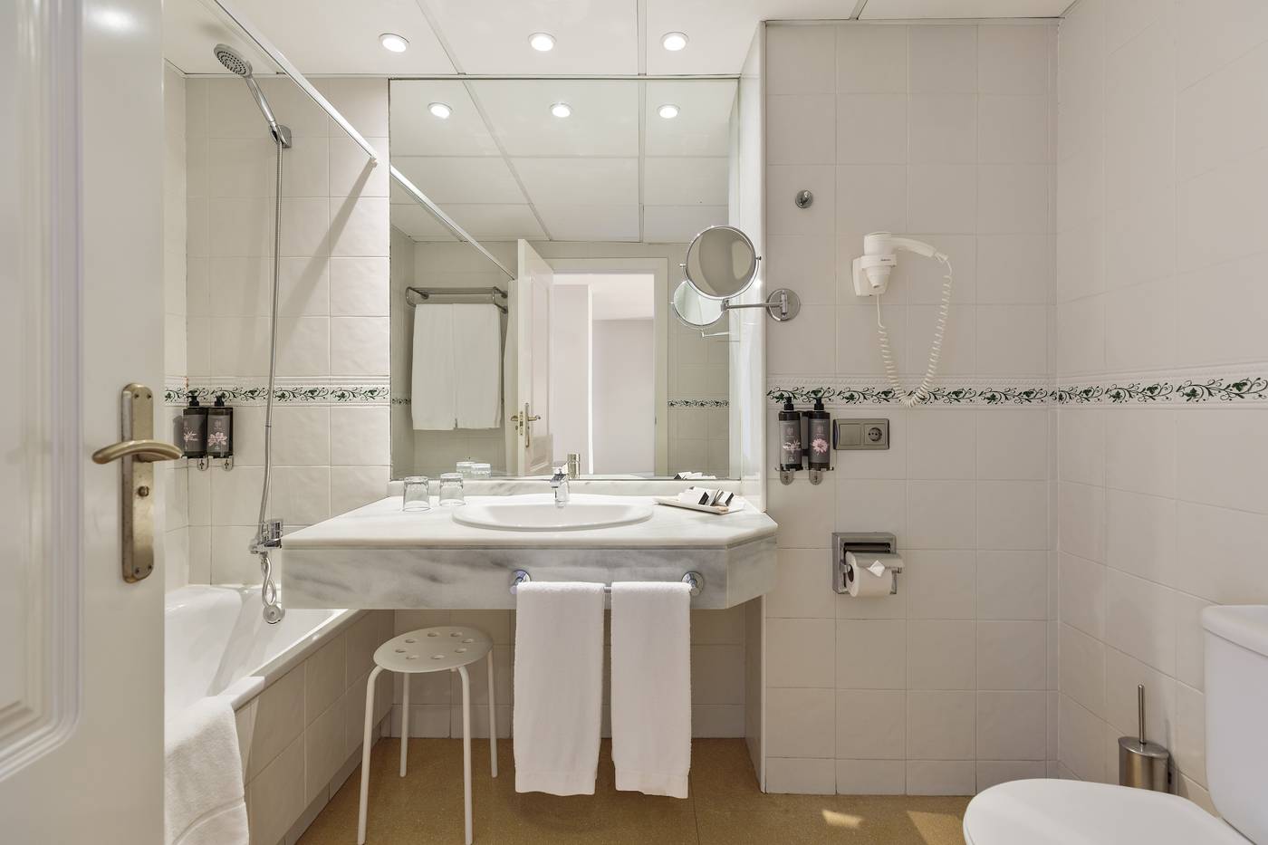 Best-Roquetas-Room-32