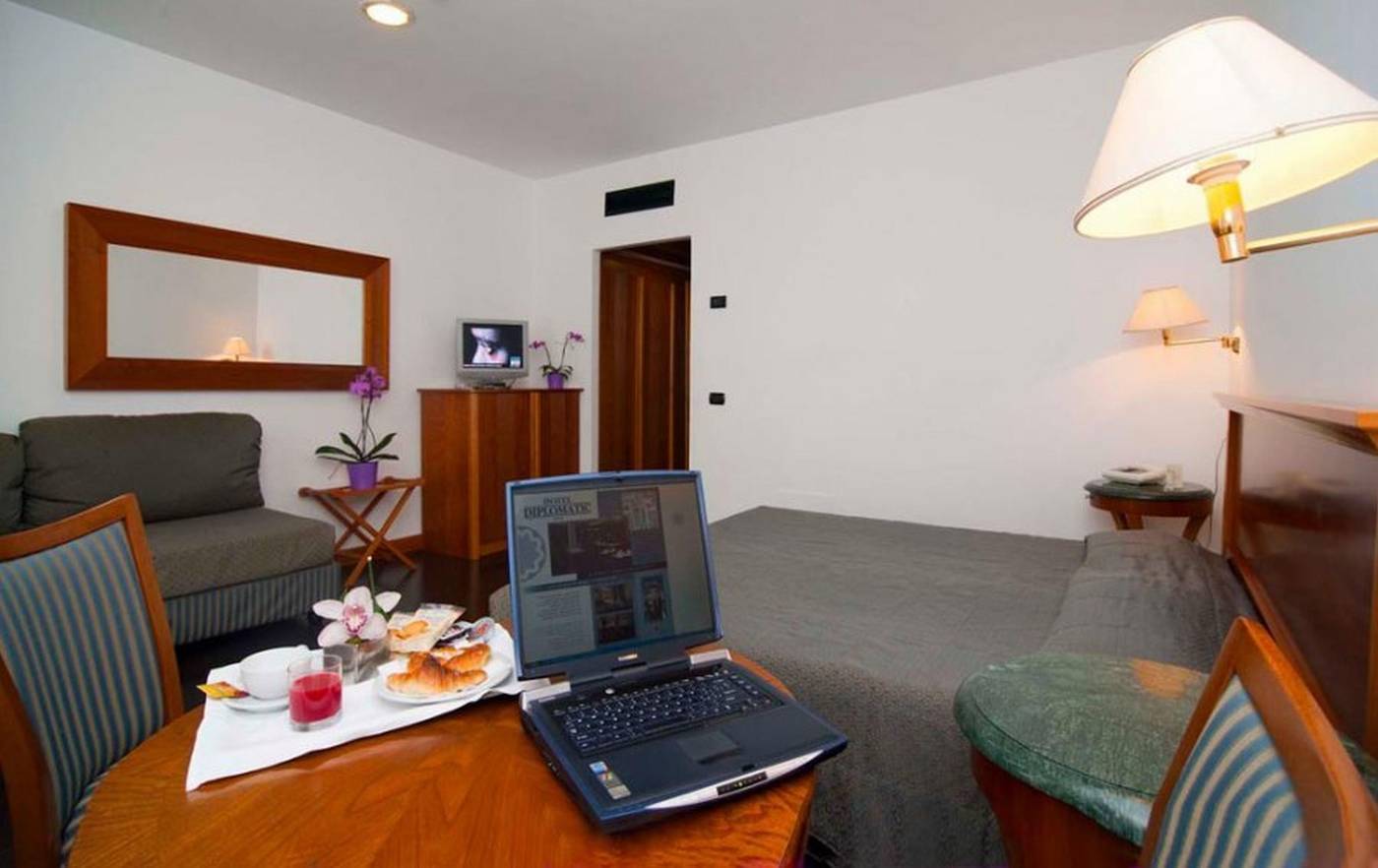 Diplomatic-Rome-Room-28