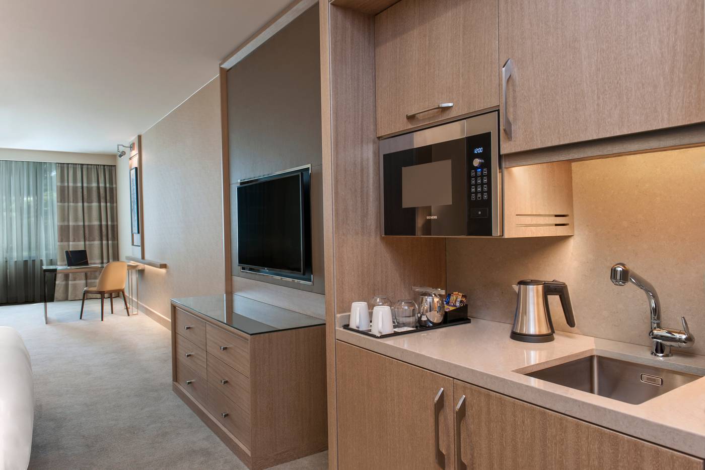 Renaissance-Polat-Istanbul-Room-11