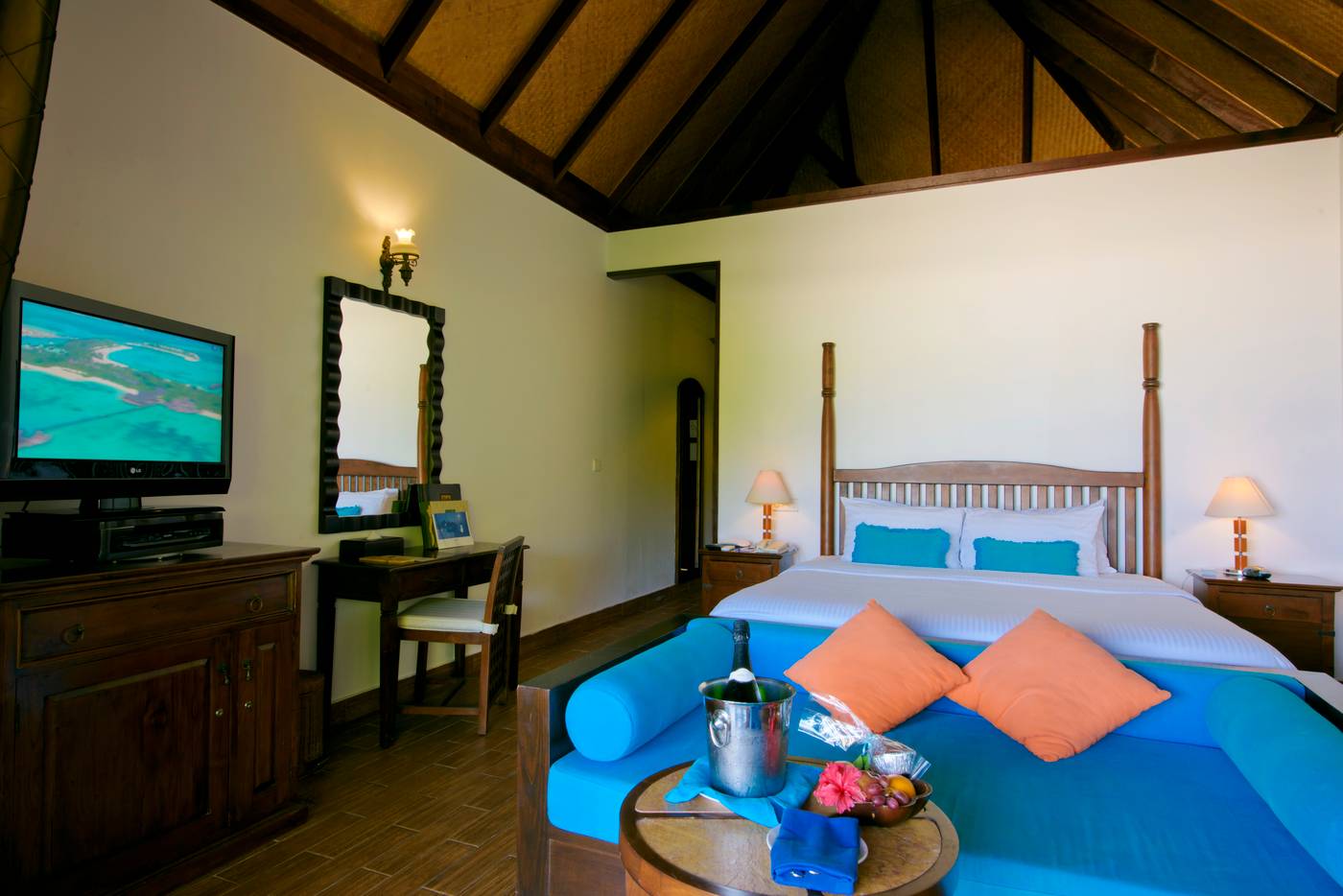 Olhuveli Beach & Spa Resort