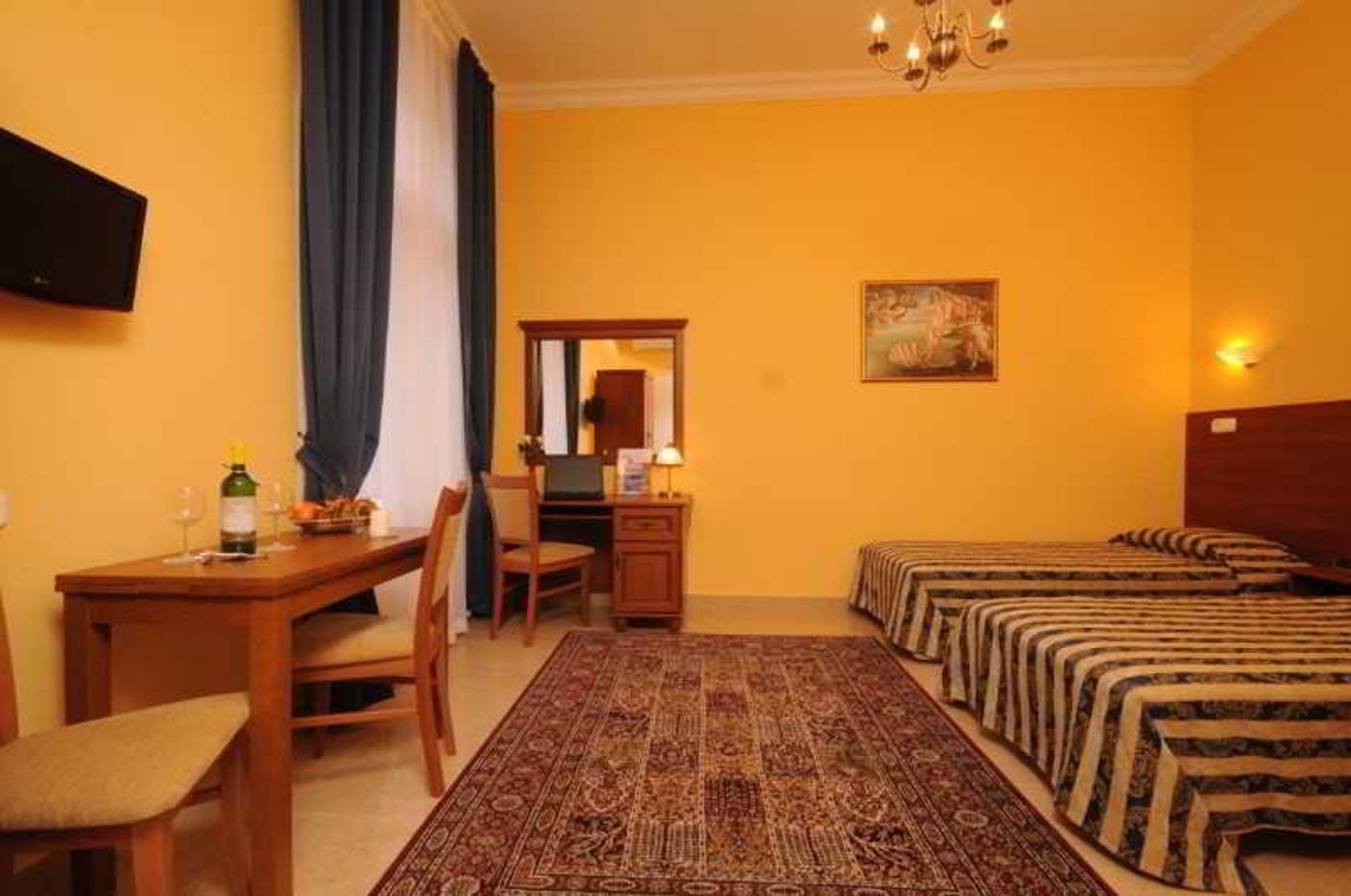 Budapest-Panorama-Central-Room-8