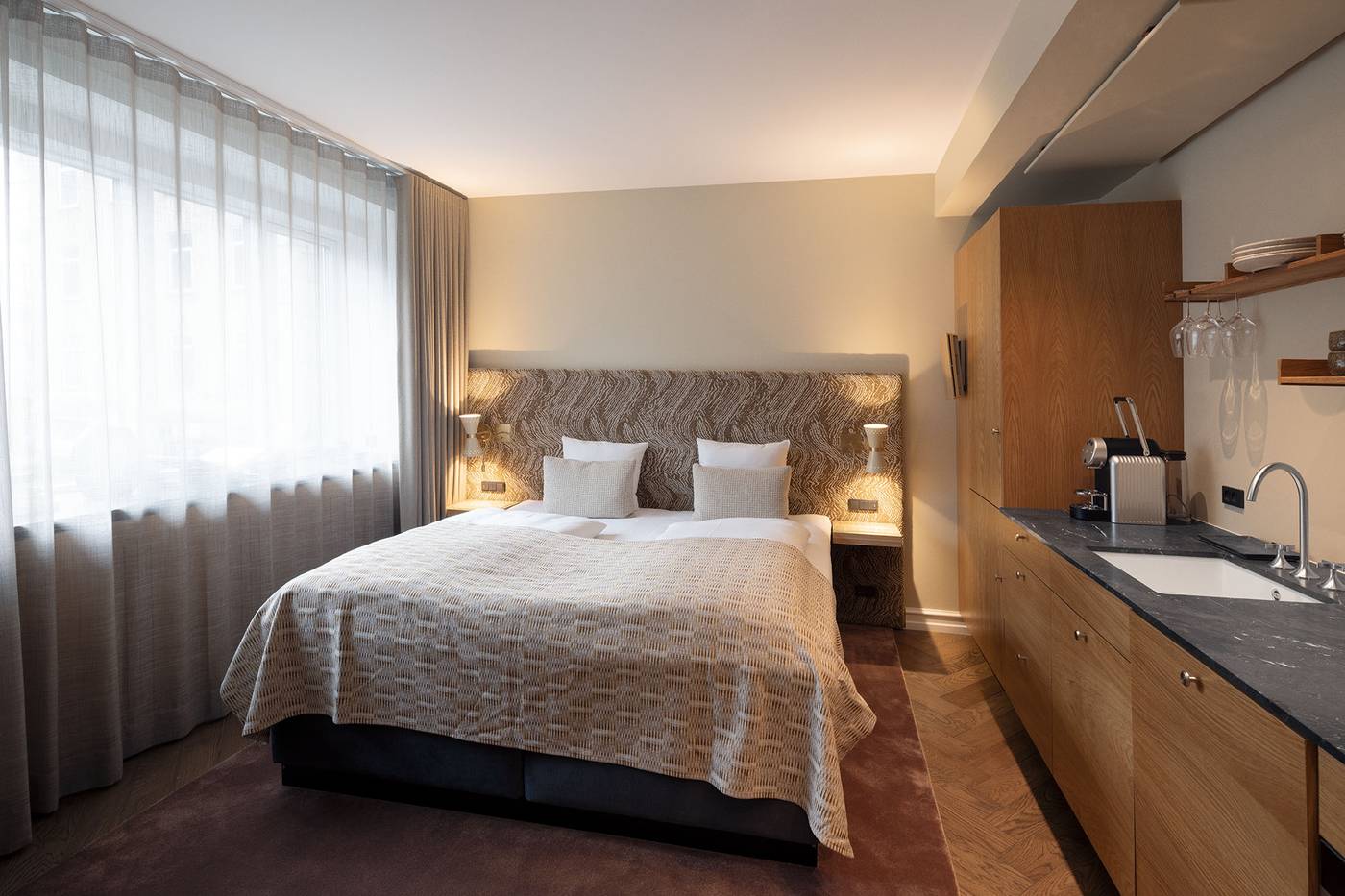 Hypernym-Luxury-Apartments-Room-9