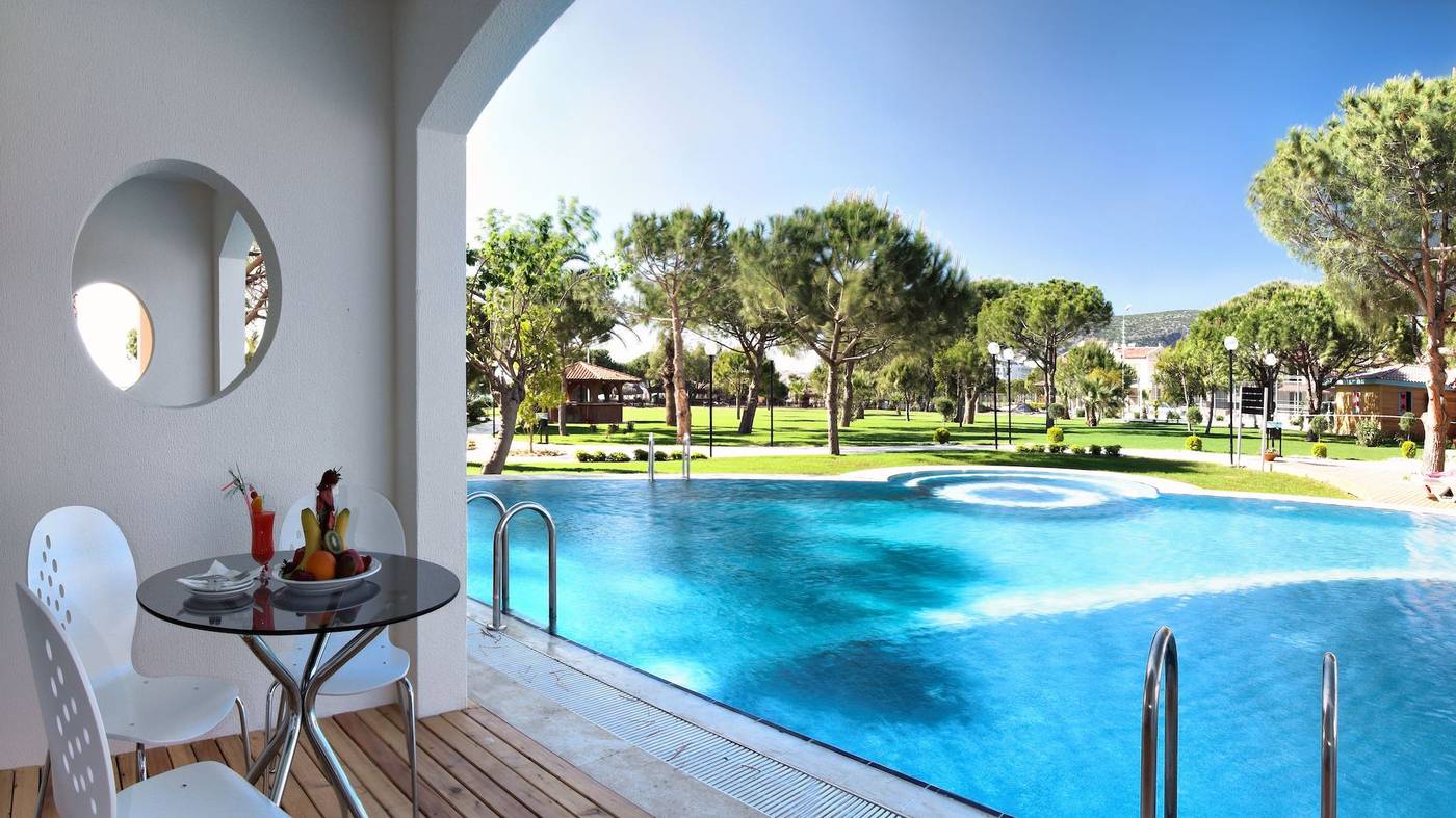 Batihan-Beach-Resort---Spa-Room-16