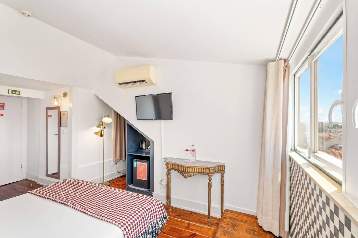 Casa-Do-Jasmim-By-Shiadu-Room-38