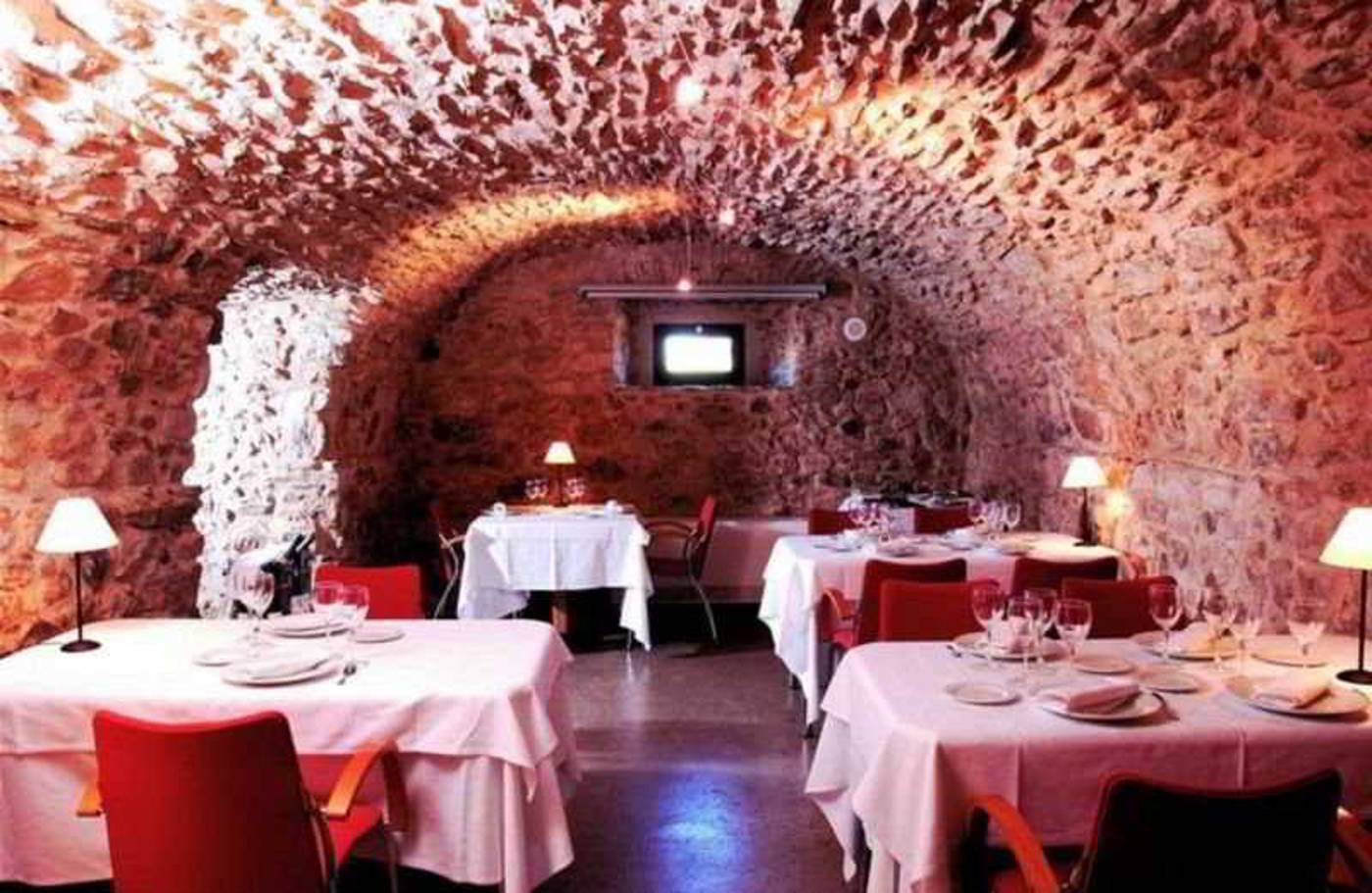 Arcs-de-Monells-Restaurant-9
