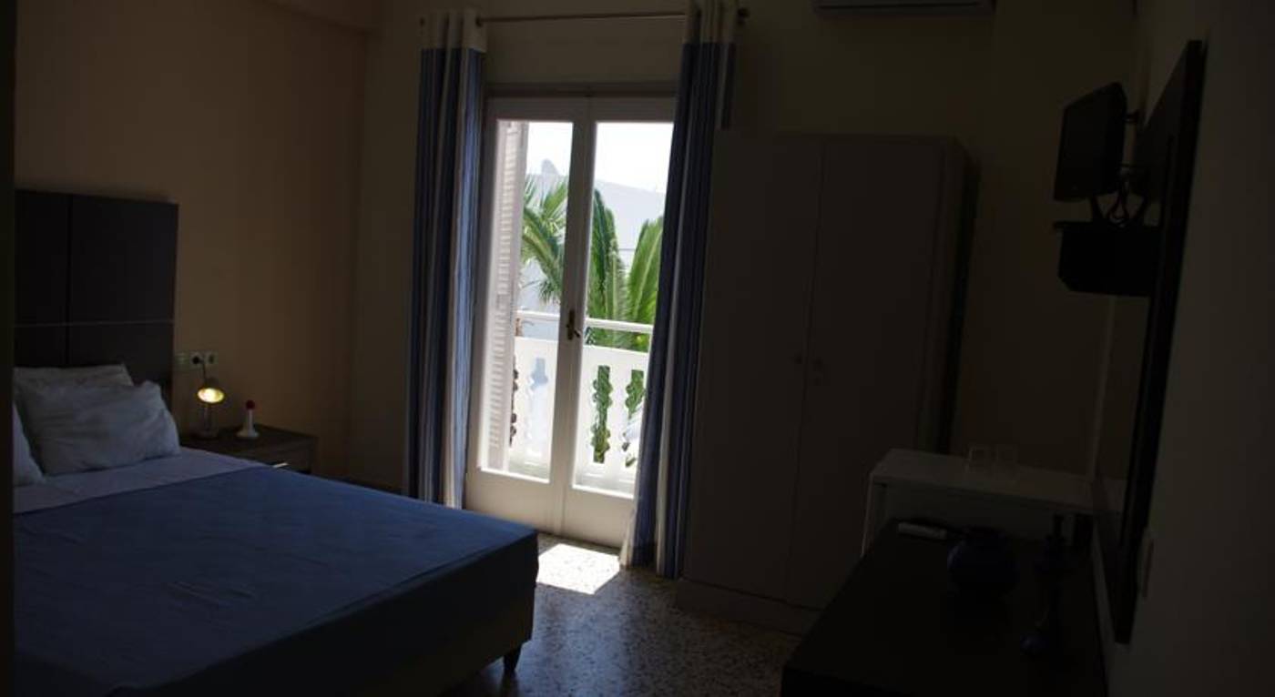 Kamari-Blu-Boutique-Hotel-Room-15