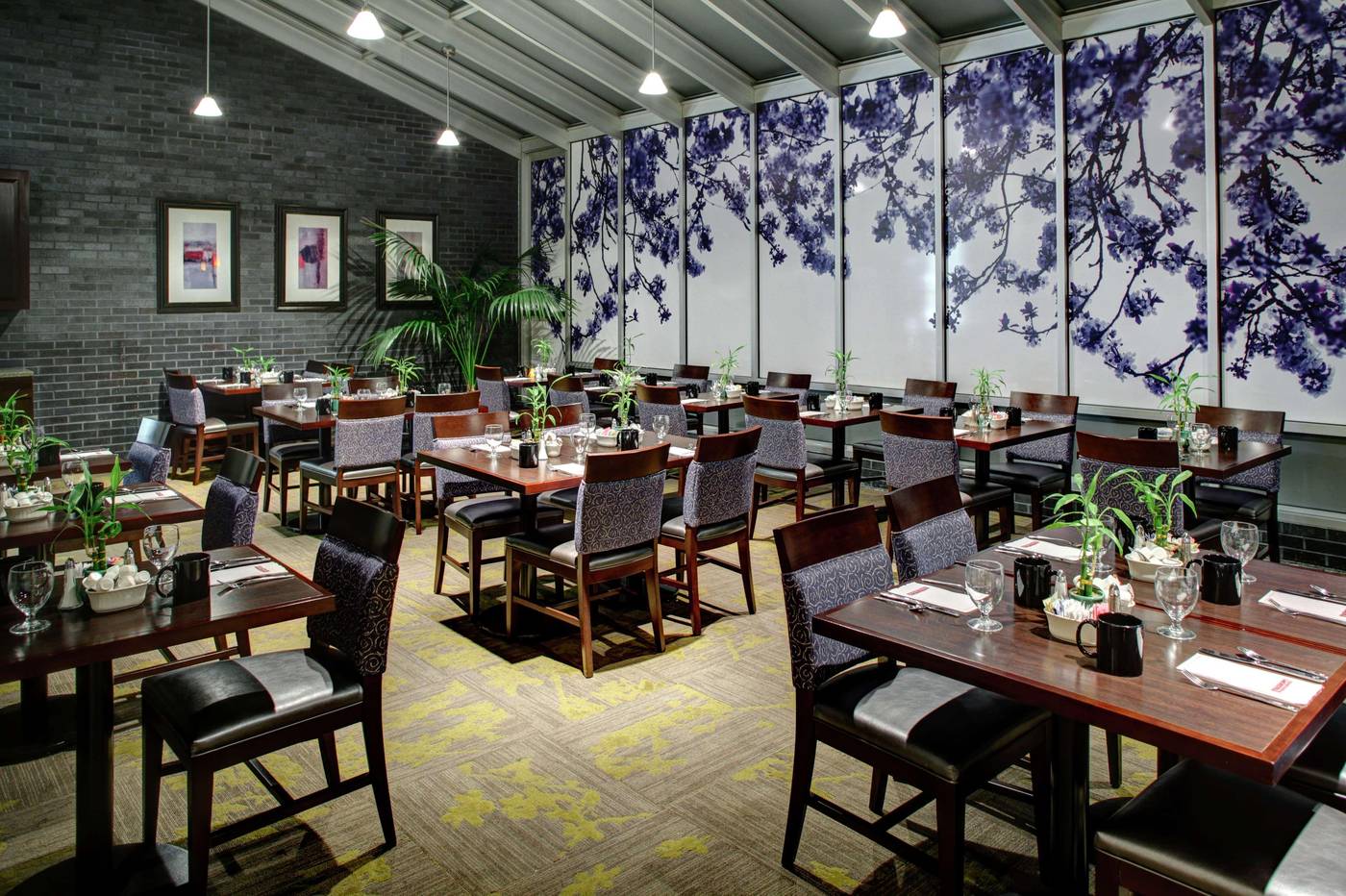 Hilton-Garden-Inn-Chelsea-Restaurant-17