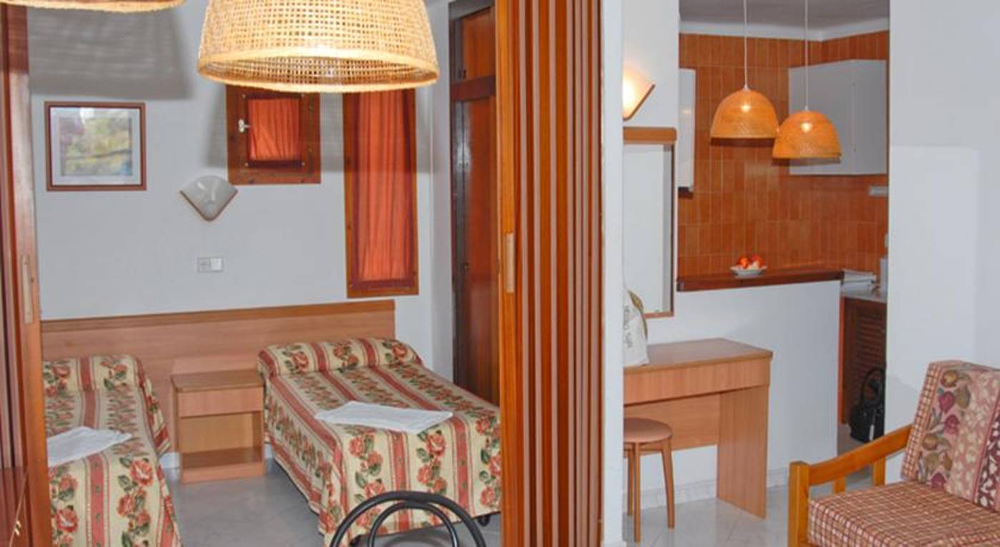 Del-Rey-Apartments-Room-14