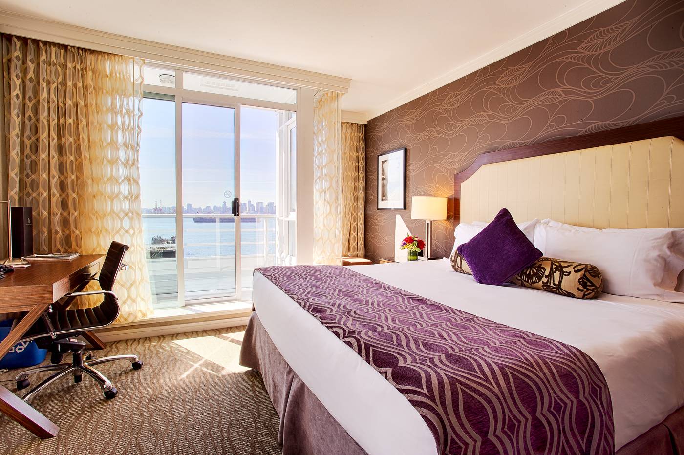Pinnacle-Hotel-at-the-Pier-Room-10