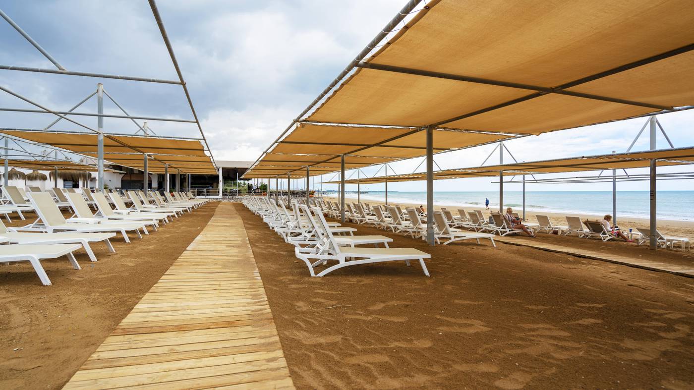 Side-Crown-Sunshine-Beach-69