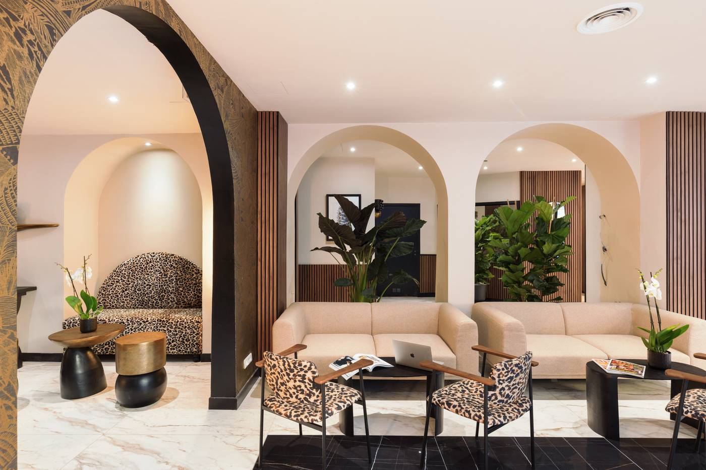 Hotel-Khla-Nice-Lobby-42