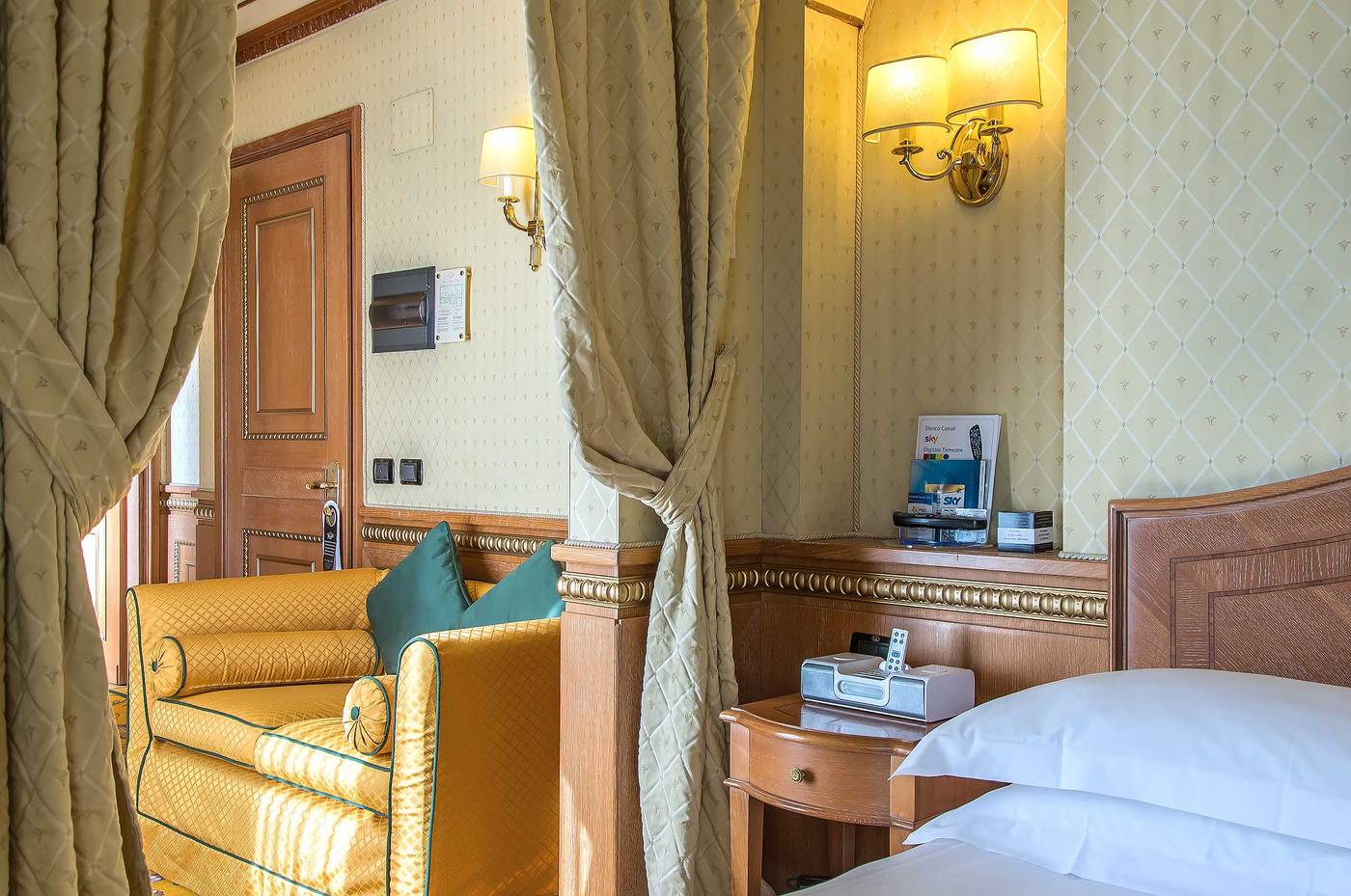 Hotel-River-Palace-Room-27