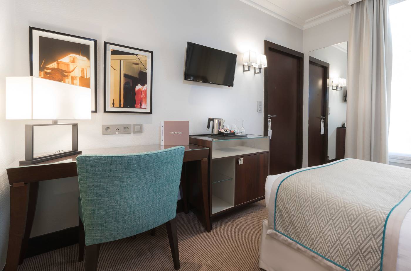 Montfleuri-Arc-de-Triomphe-Room-27