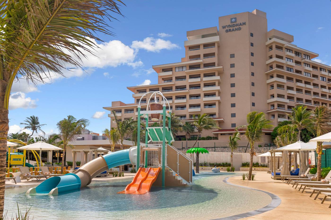 Wyndham-Grand-Cancun-All-Inclusive-Resort---Villas-Sports-and-Entertainment-9
