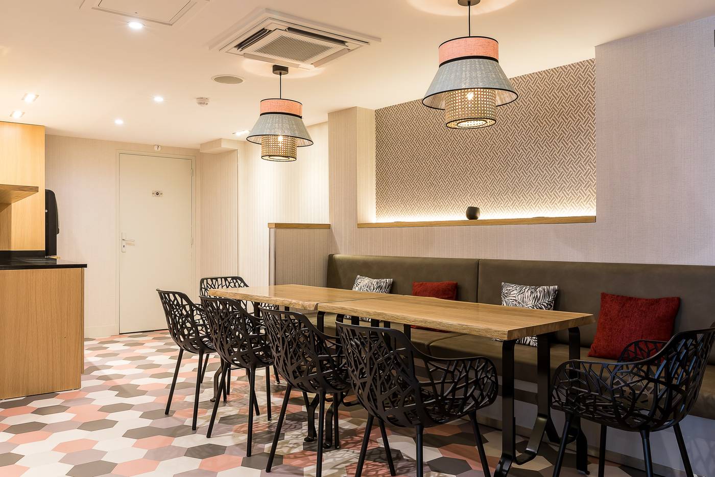 Cosy-s-Residence-Cadet-Lobby-7