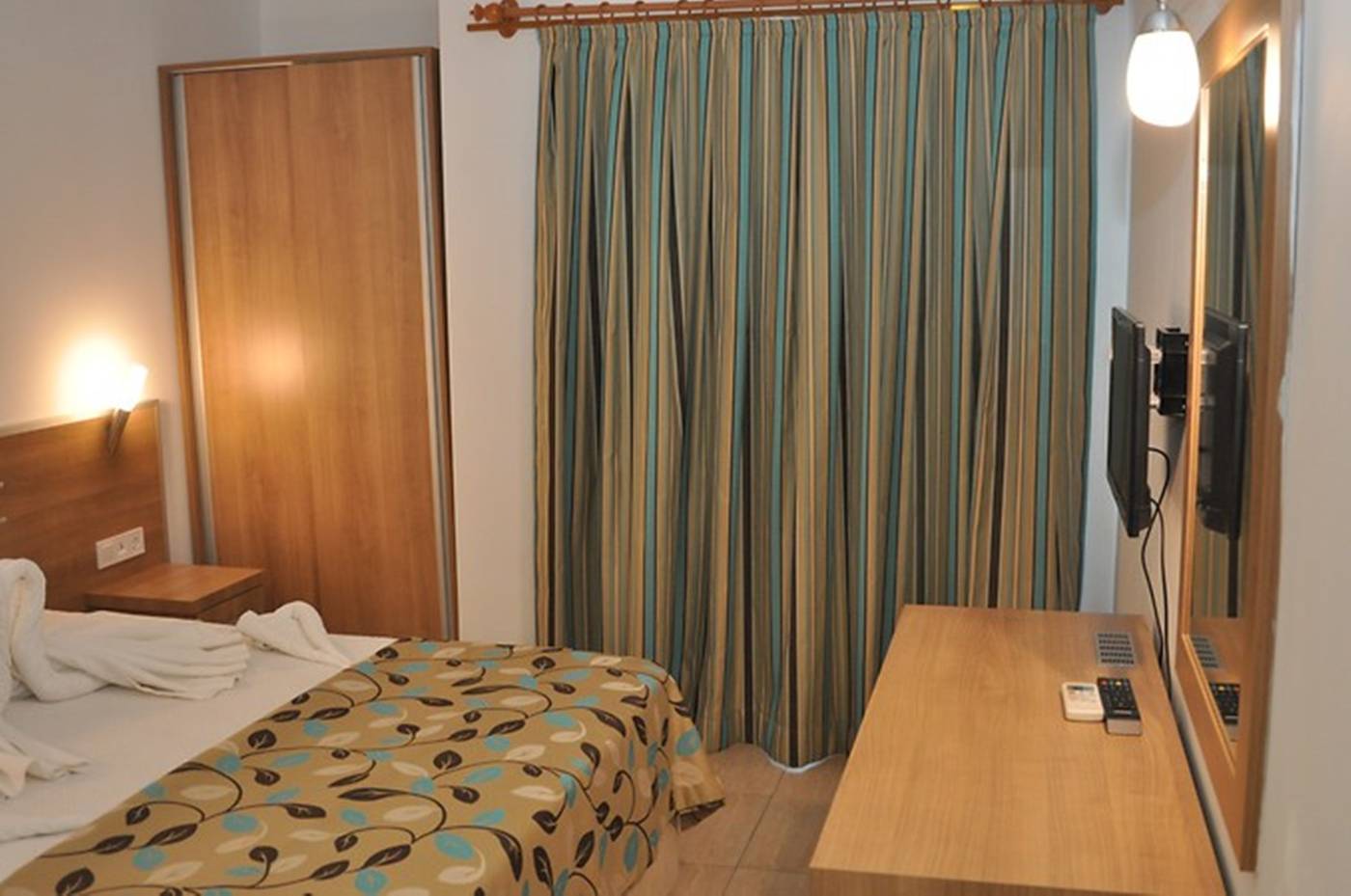 Selenium-Hotel-Room-19