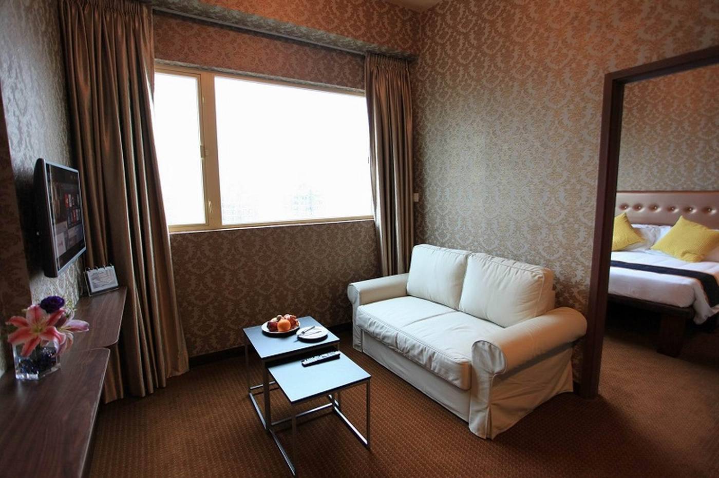 Grand-City-Hotel-Room-8