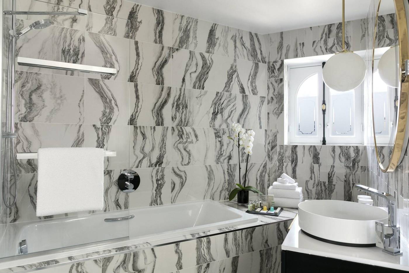 La-Clef-Champs-Elysees-by-The-Crest-Collection-Room-39