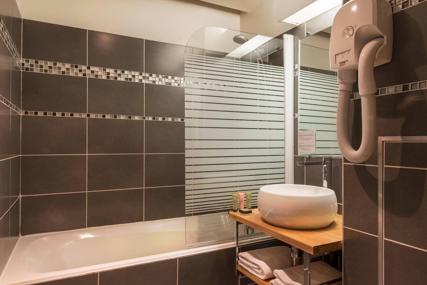 Volney-Opera-Room-19