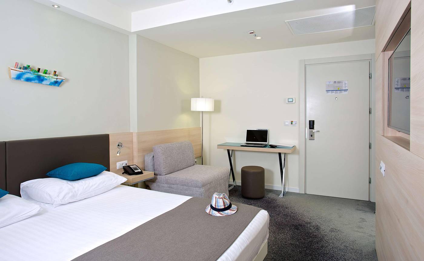 Park-Plaza-Belvedere-Room-28