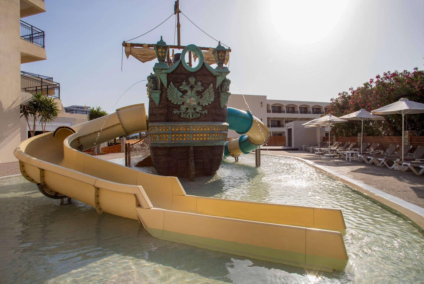 Sol-Cosmopolitan-Rhodes-Sports-and-Entertainment-13