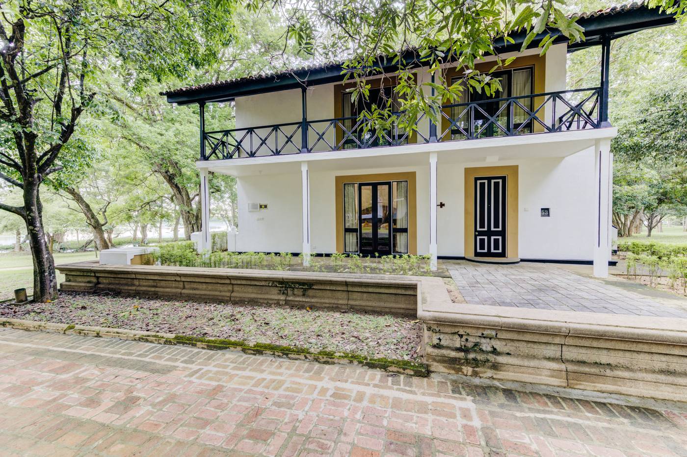 Cinnamon-Lodge-Habarana-Room-5