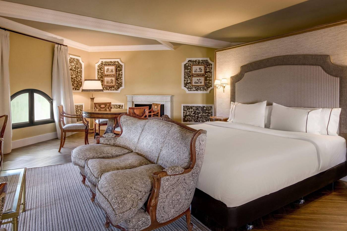 AC-Hotel-Palacio-del-Retiro-Autograph-Collection-Room-59