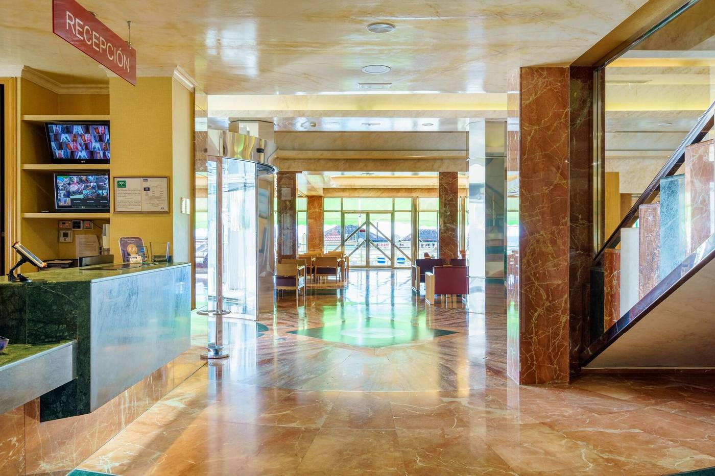 Isabel-Lobby-63
