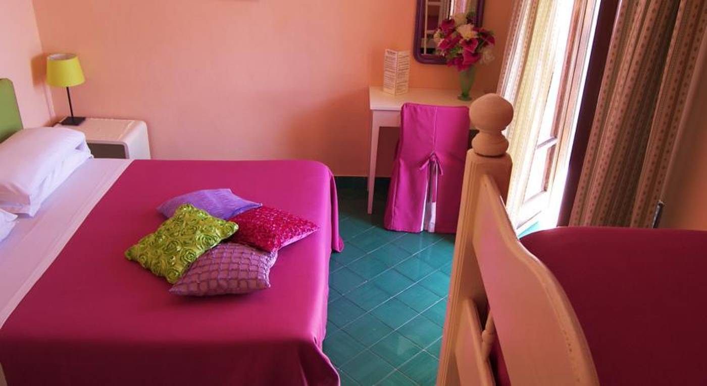 Villa-Fiorita-Room-9