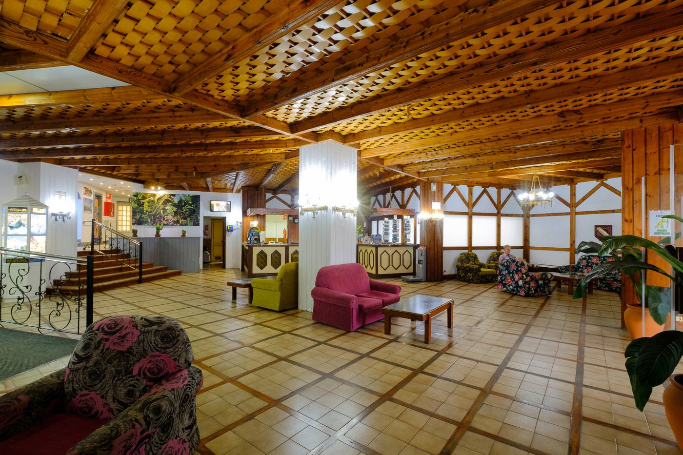 Teneguia-Lobby-9