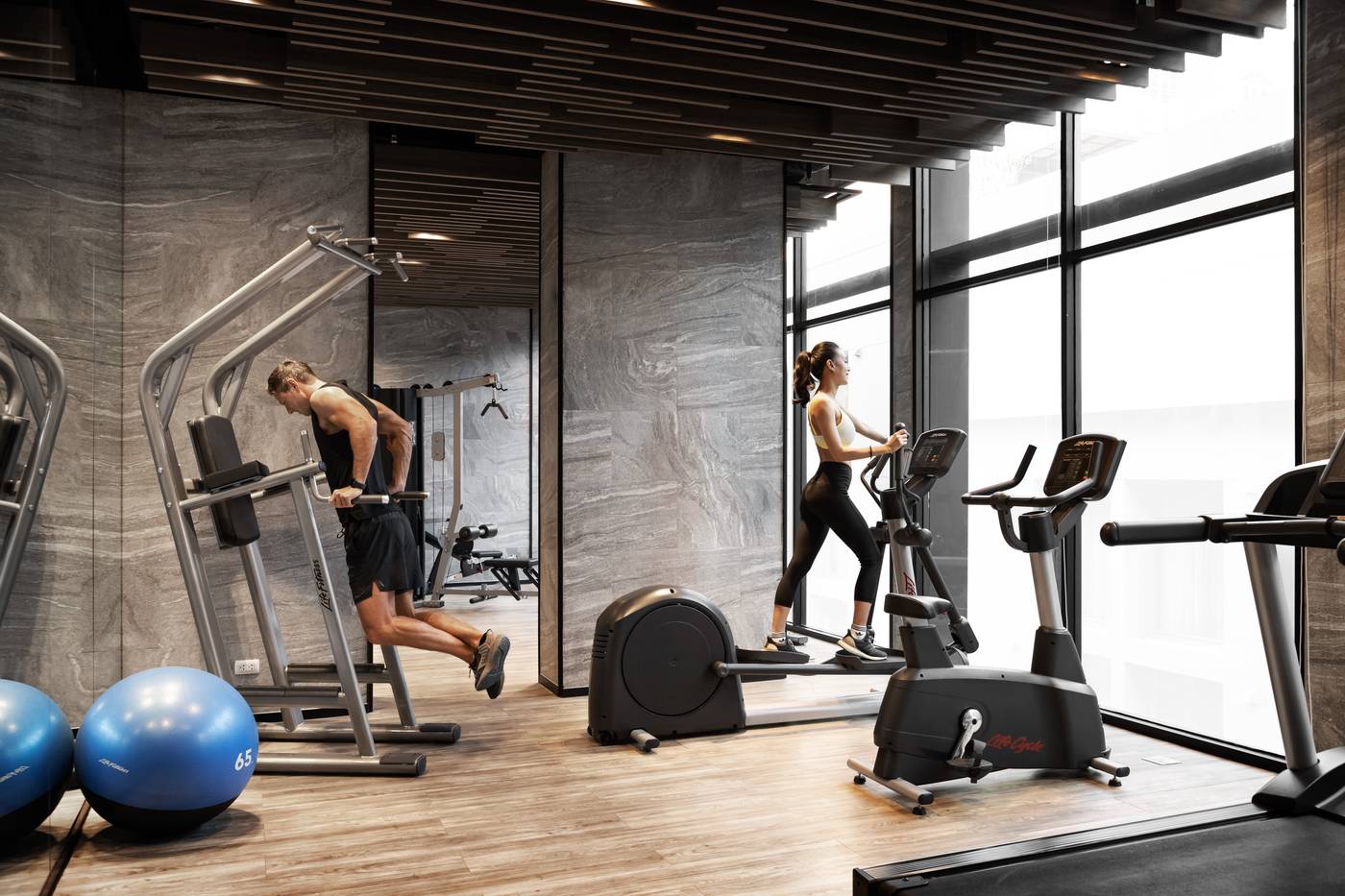 Walton-Suites-Sukhumvit-Sports-and-Entertainment-59