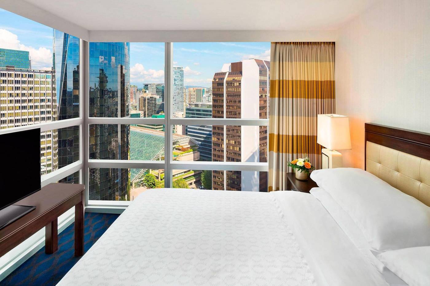 Sheraton-Vancouver-Wall-Centre-Room-17