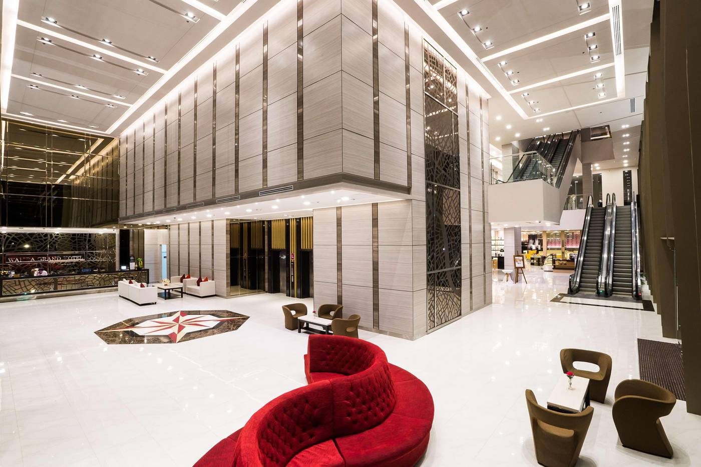 Best-Western-Plus-Wanda-Grand-Hotel-Lobby-2