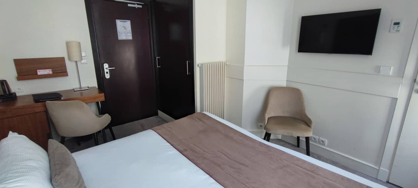 Hotel-Elysees-Bassano-Room-45
