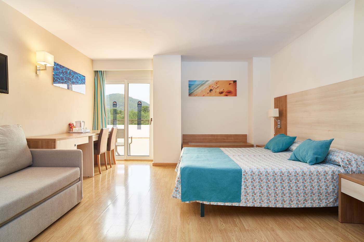 Invisa-Figueral-Resort---Cala-Blanca-Room-19