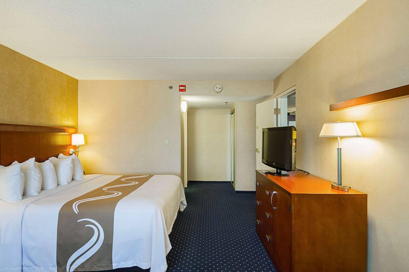 Quality-Inn-Boston-revere-Room-15