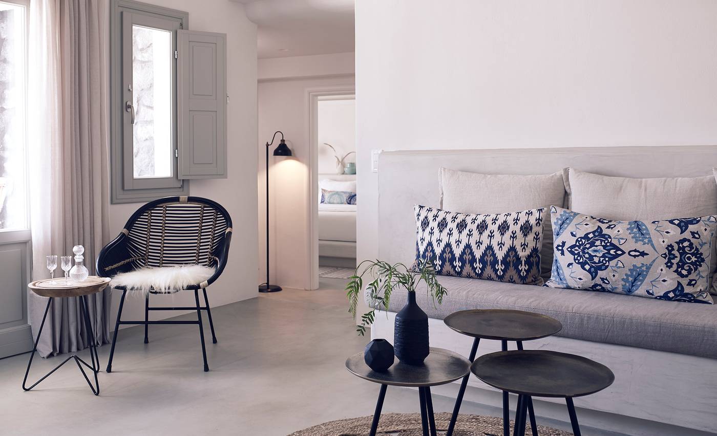 Santo-Maris-Oia--Luxury-Suites---Spa-Room-73