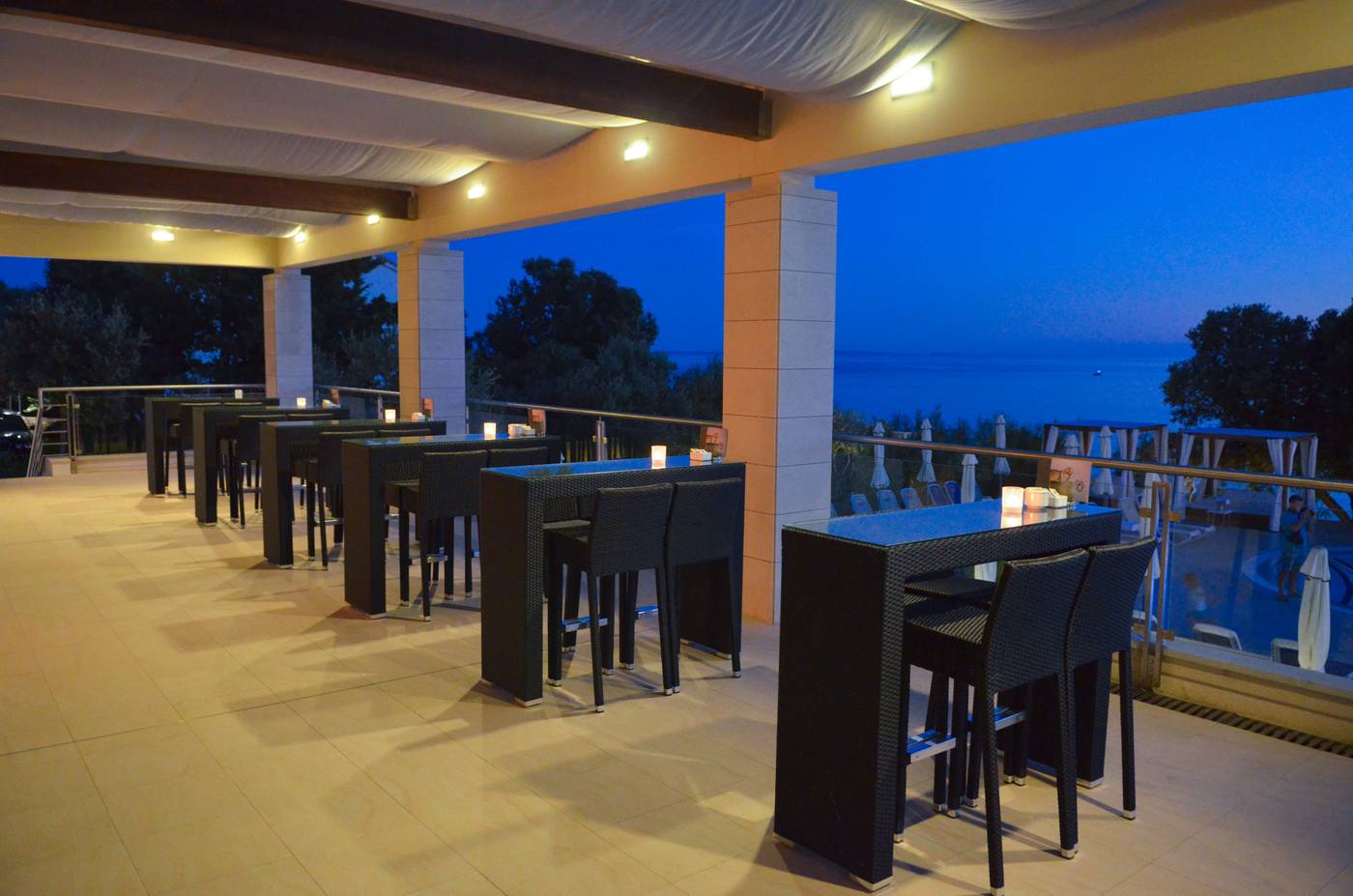 Luna-Island-Hotel-Bar-20