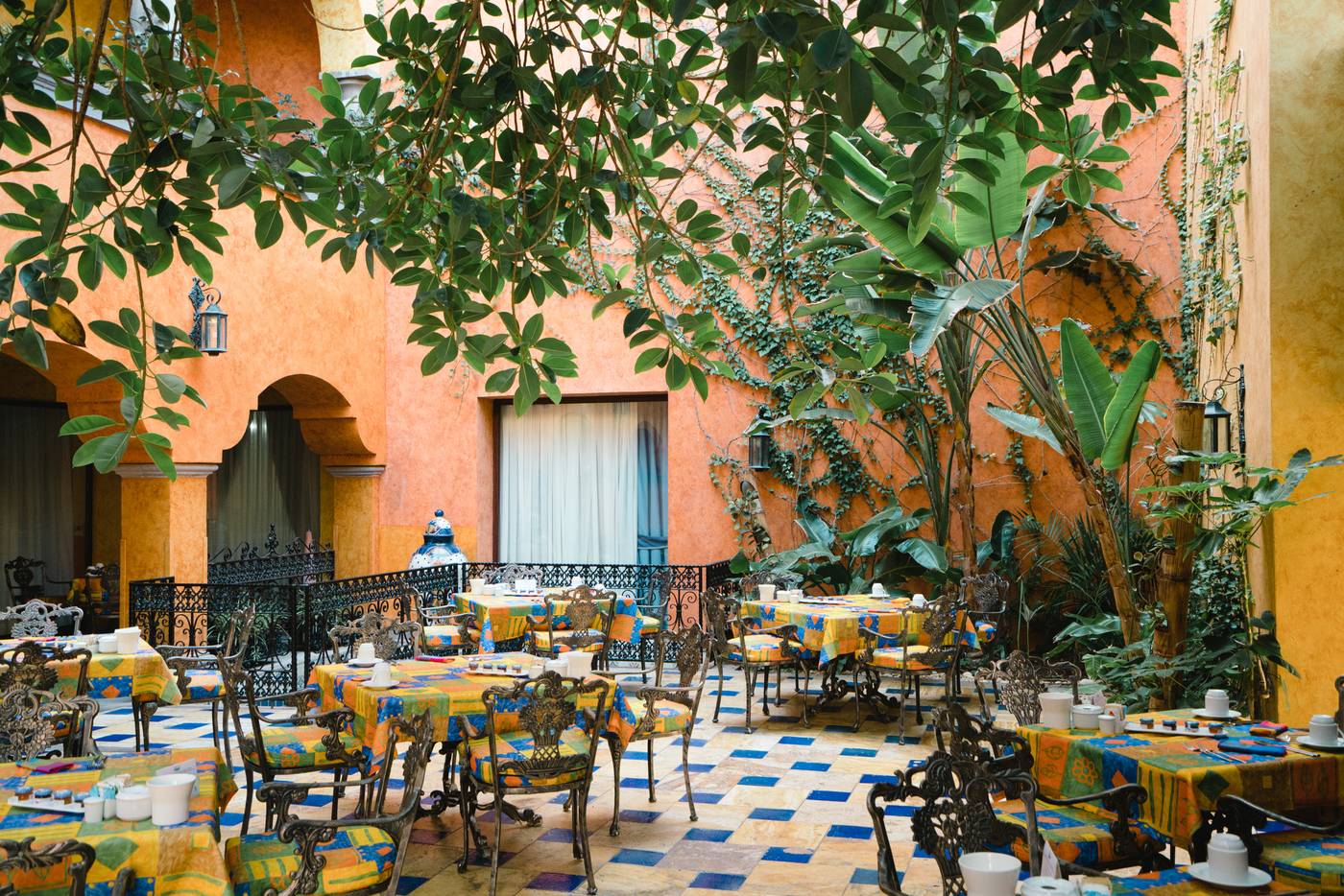 Europe-Villa-Cortes-Restaurant-55