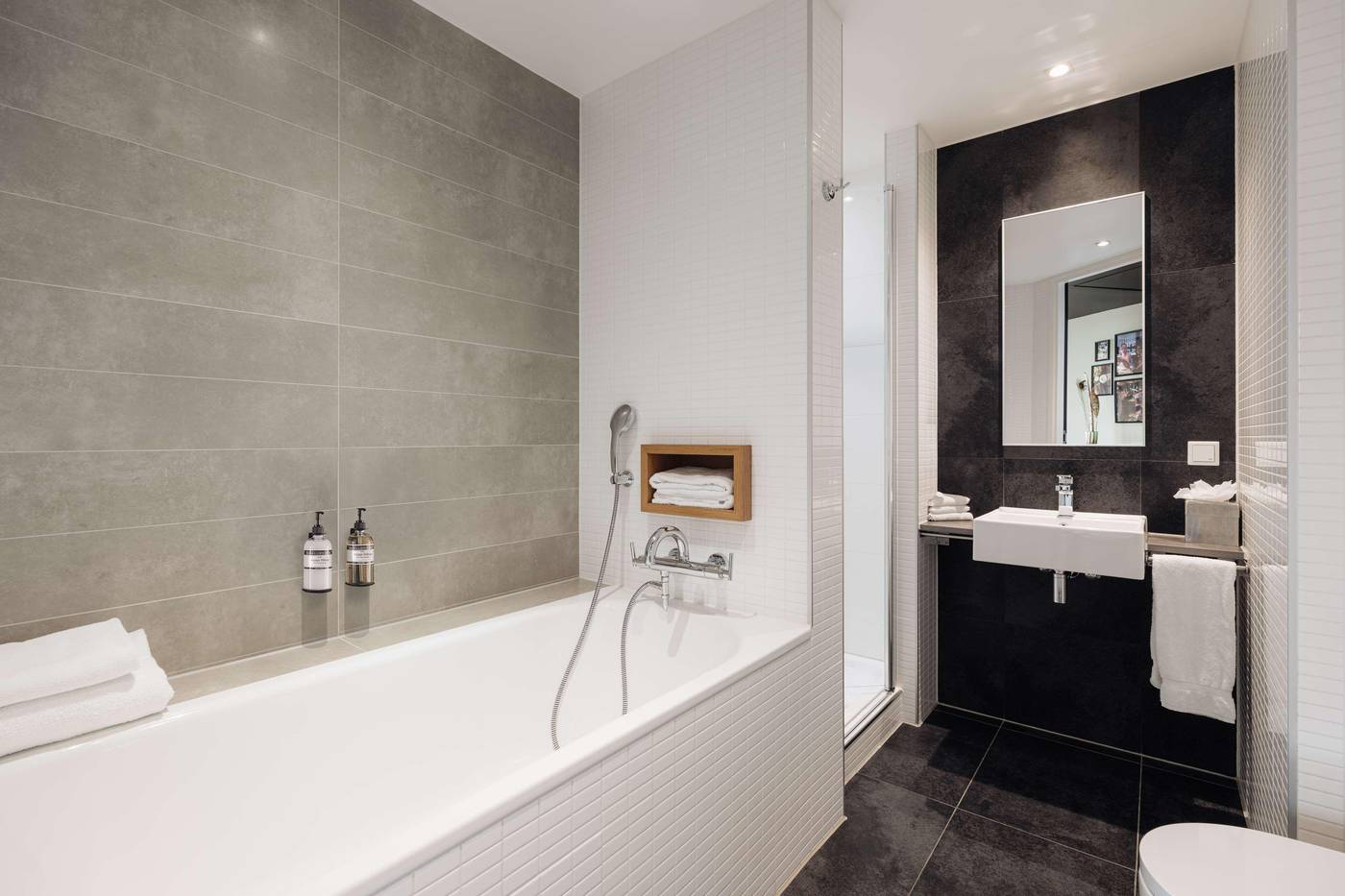 DoubleTree-by-Hilton-Amsterdam-Centraal-Station-Room-76