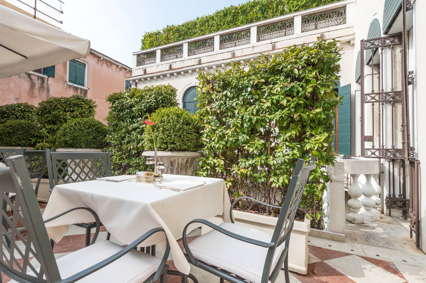 Ai-Cavalieri-Terrace-1