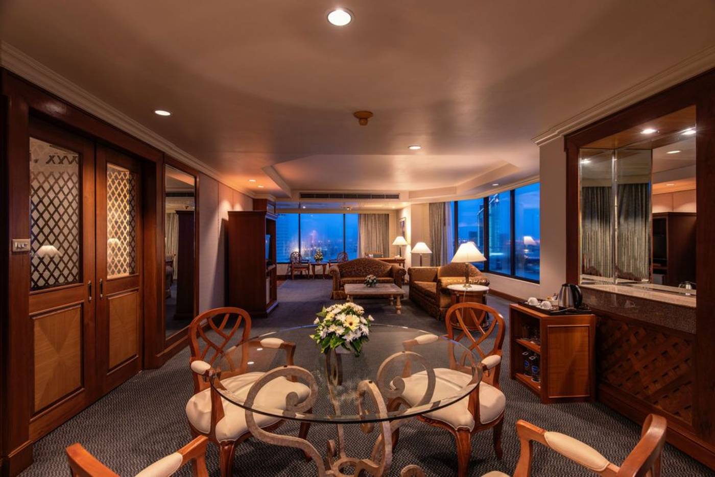 Montien-Riverside-Bangkok-Hotel-Room-15