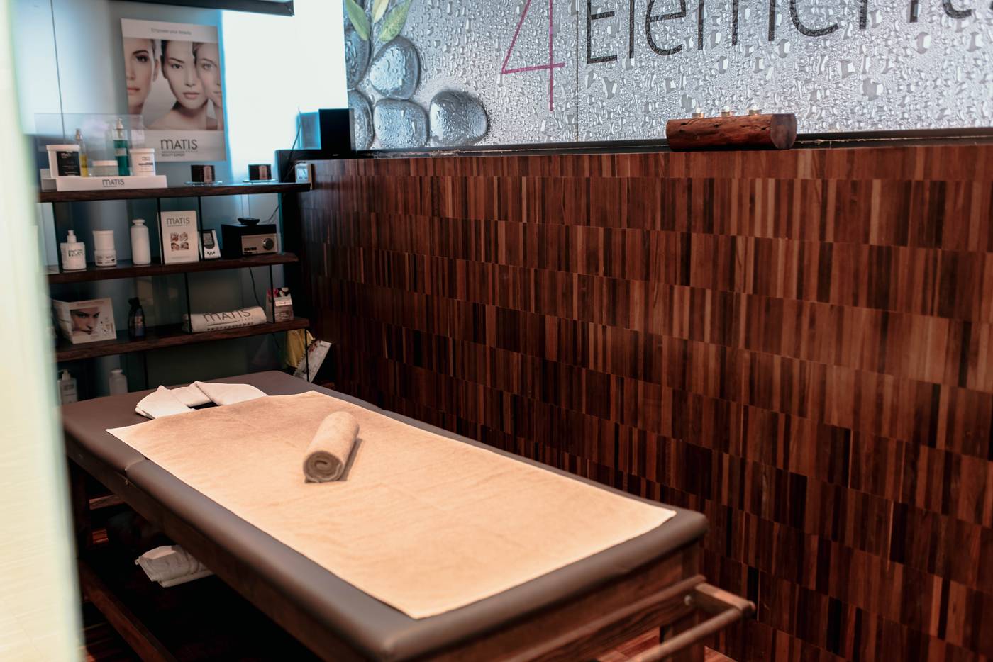 Graffit-Gallery-Hotel-Sports-and-Entertainment-57