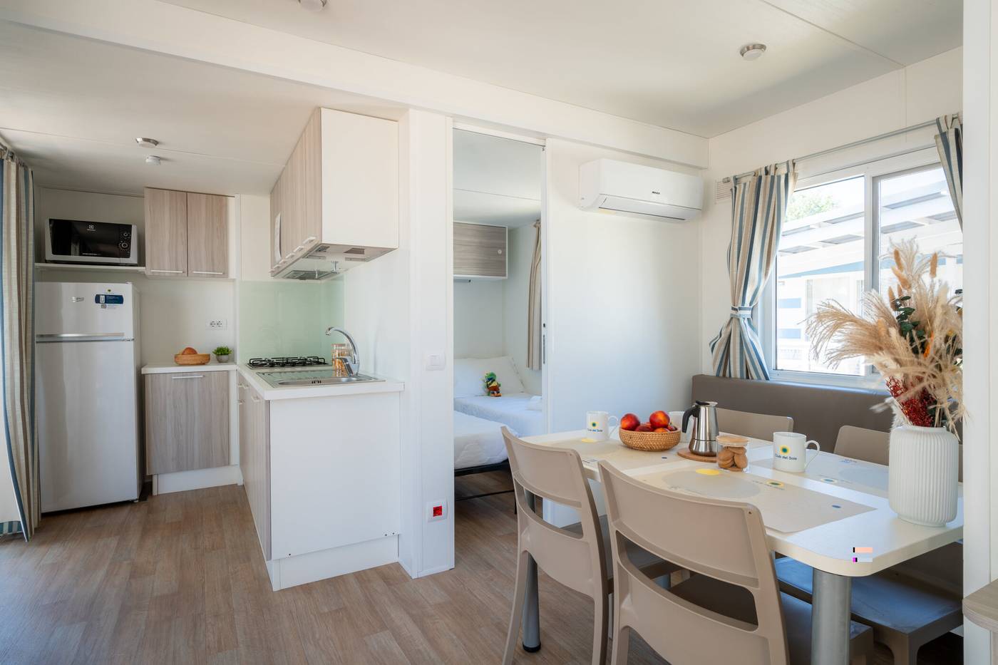 Club-del-Sole-Stork-Family-Collection-Room-12