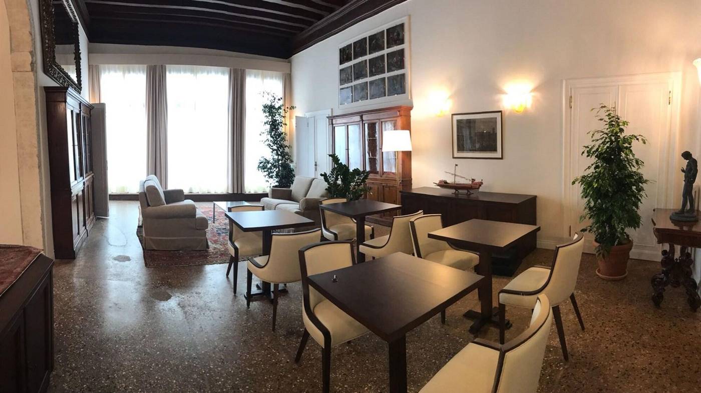 Suites-Alla-Maddalena-Lobby-9