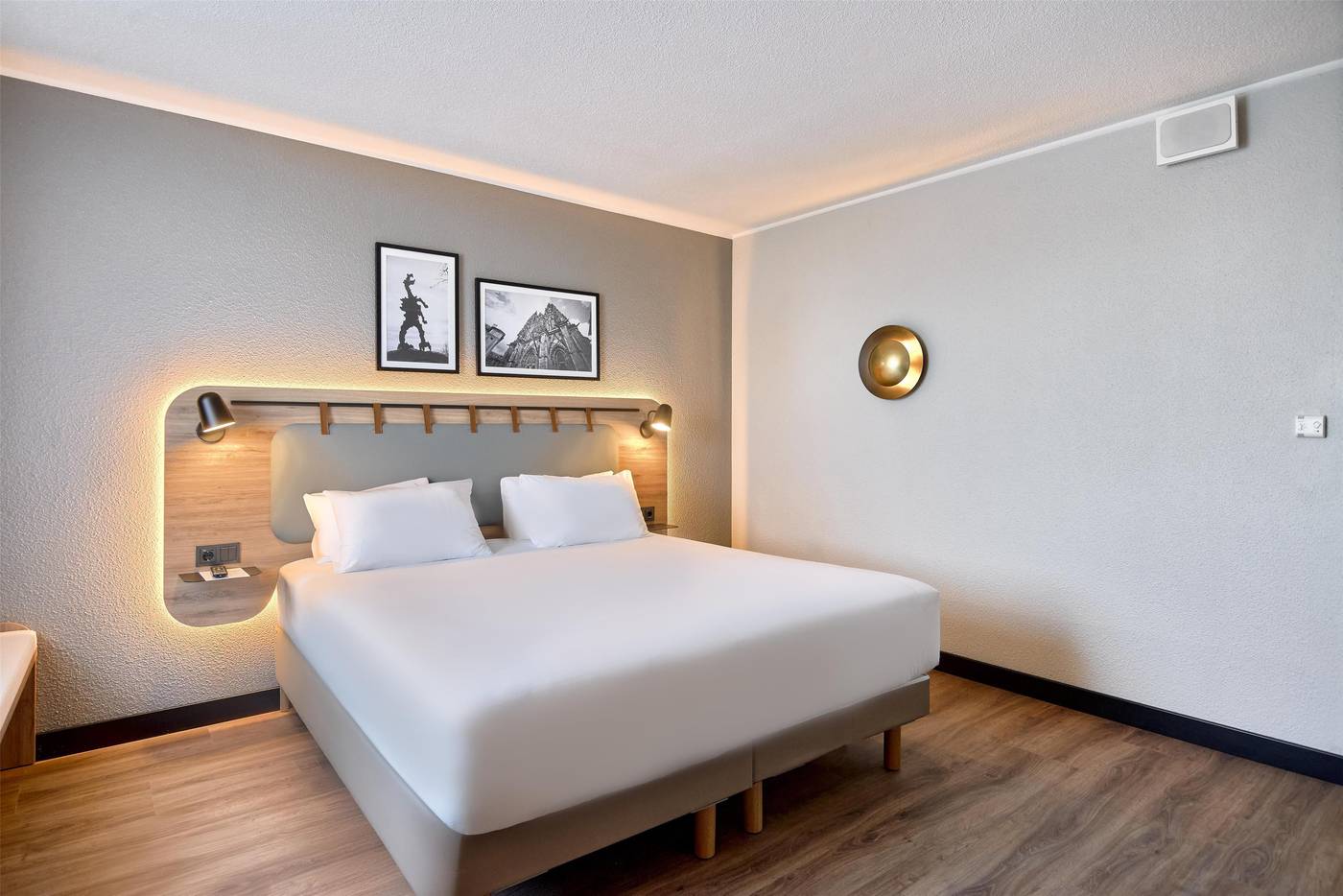 Campanile-Krakow-Old-Town-Room-24