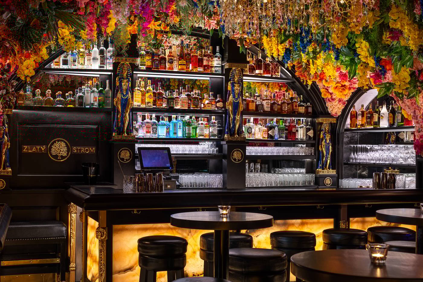 Hotel-U-Zlateho-Stromu-Prague-by-BHG-Bar-15