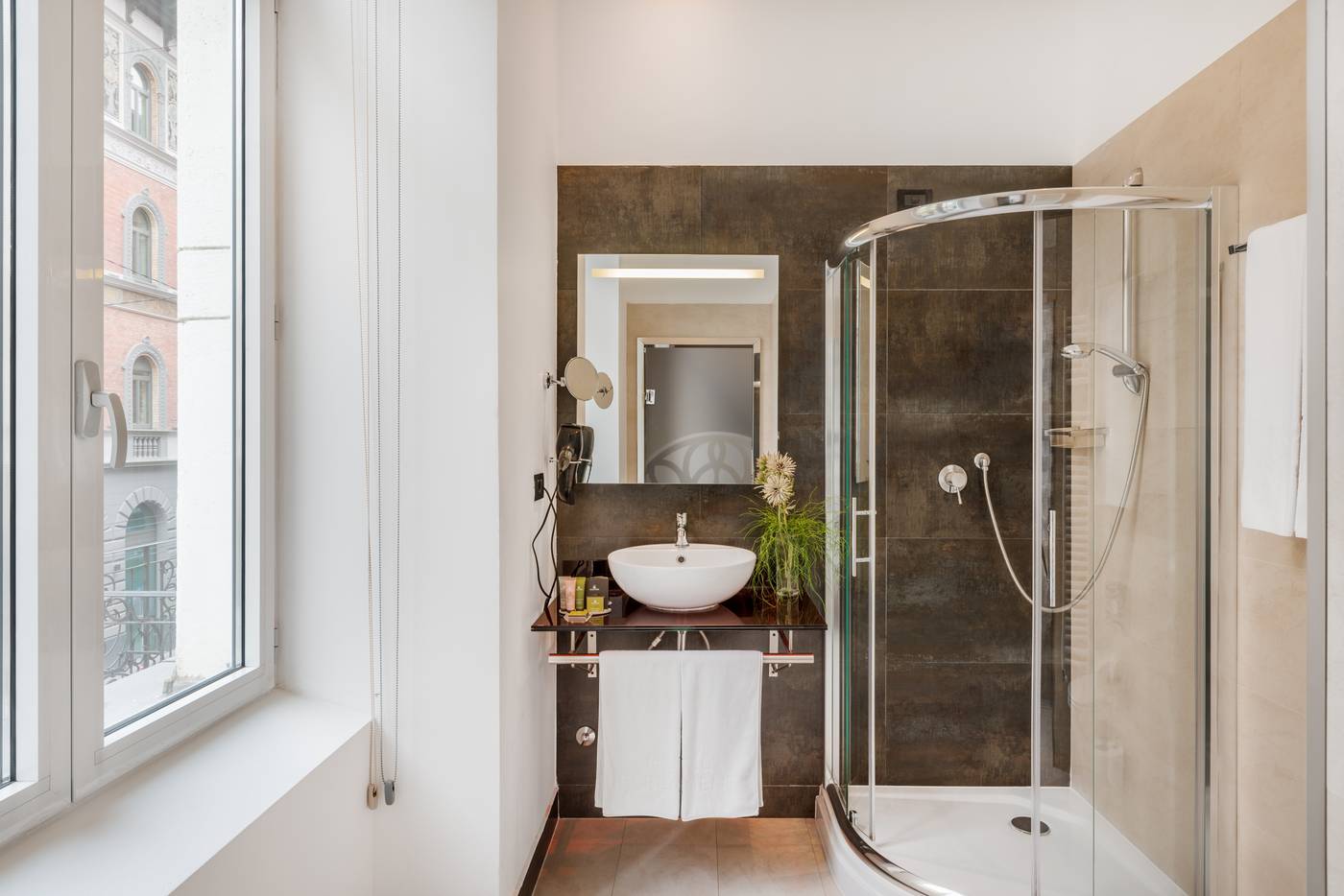 Ikonik-Parlament-Room-18