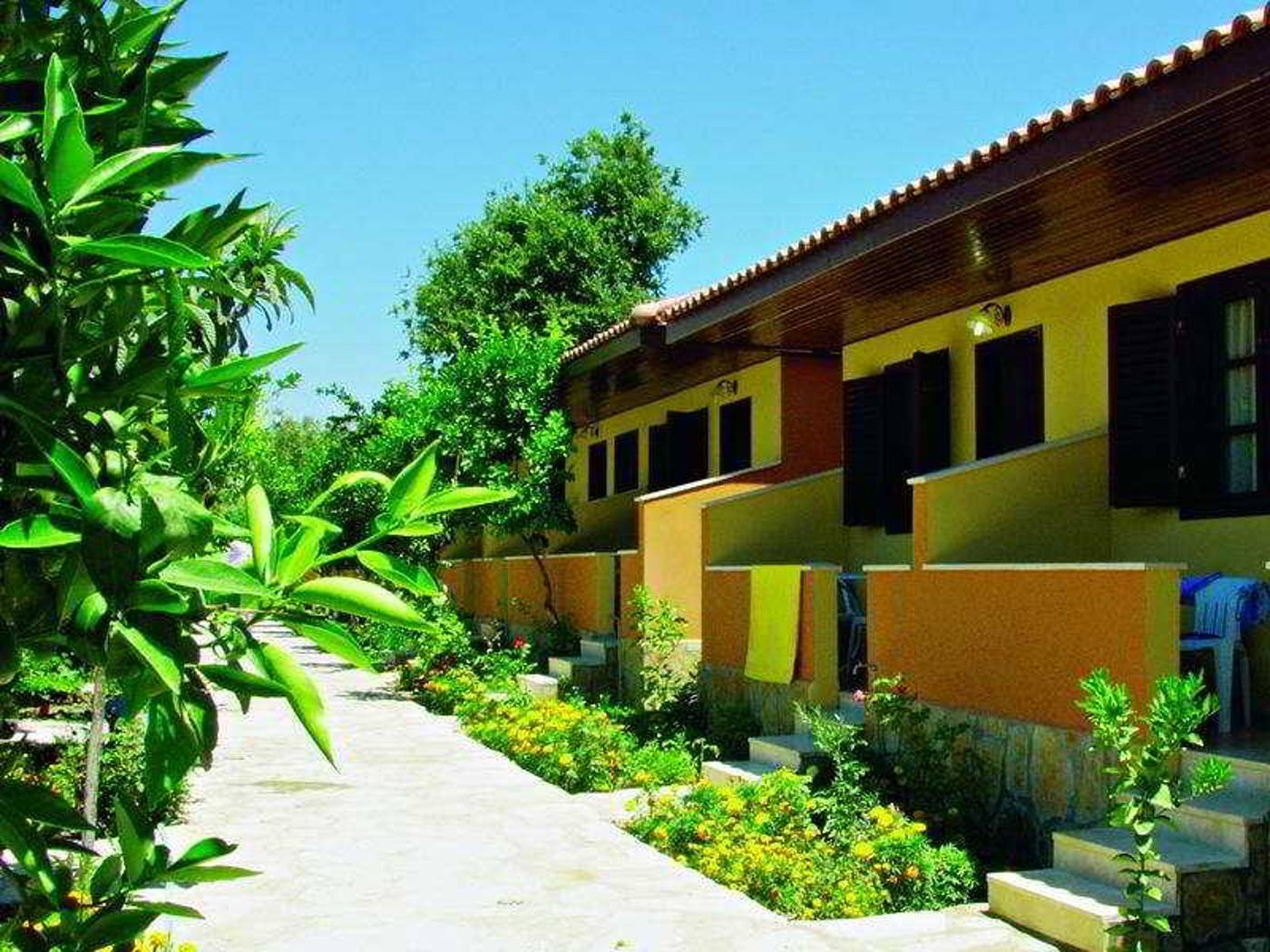 Ozlem-Garden-General-view-3