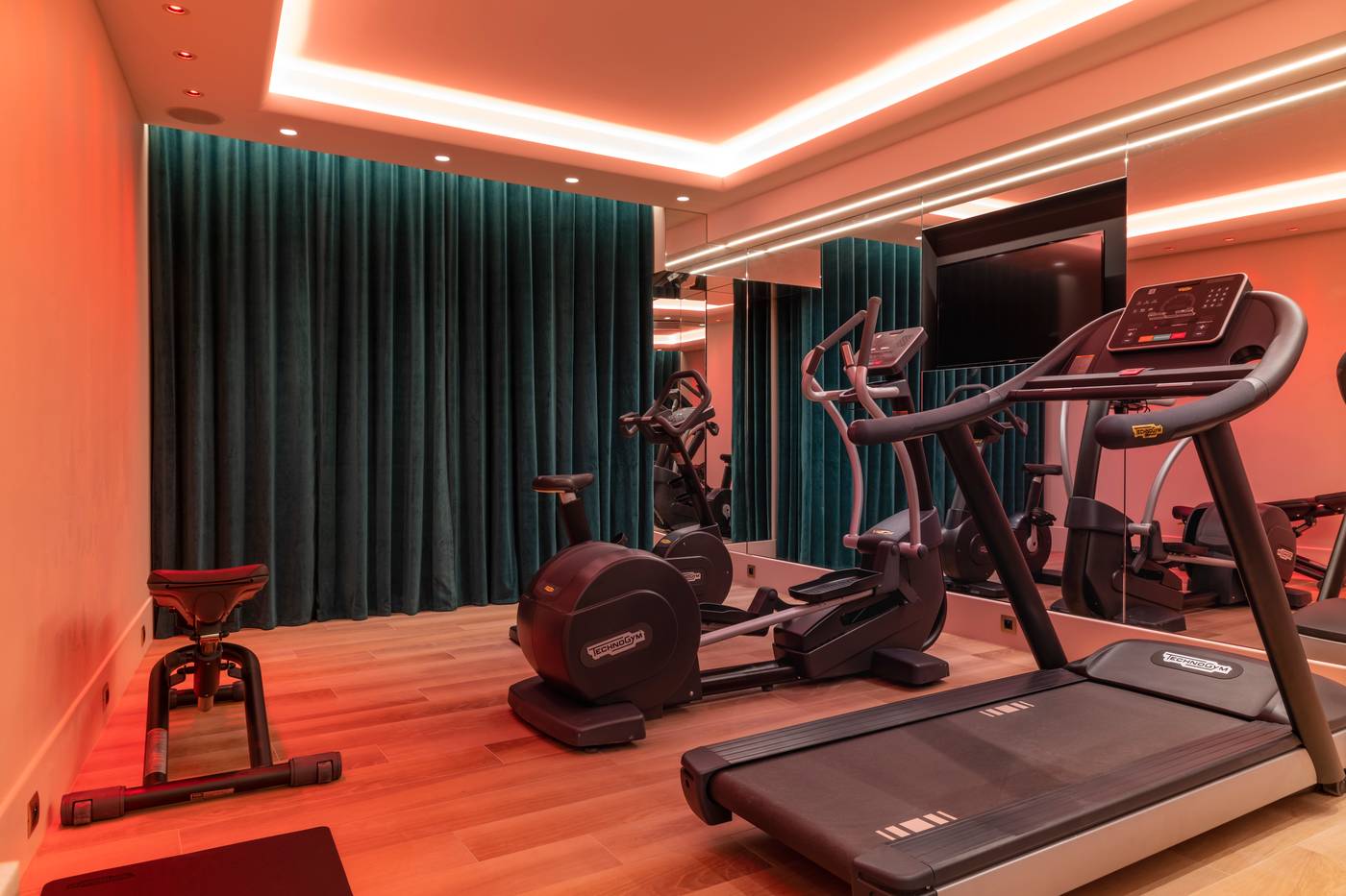 Hotel-Victor-Hugo-Paris-Kleber-Sports-and-Entertainment-52